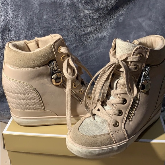 Too small - Picture 2 of 3